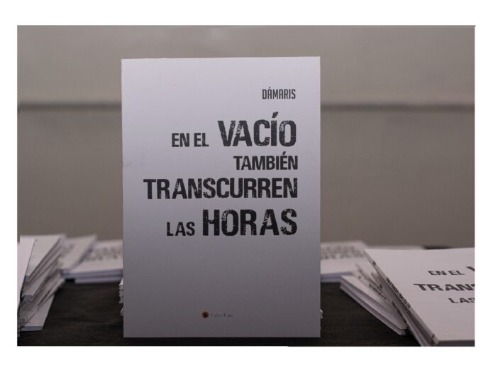 OFERTA: Libro "En el vacío también trascurren las horas"